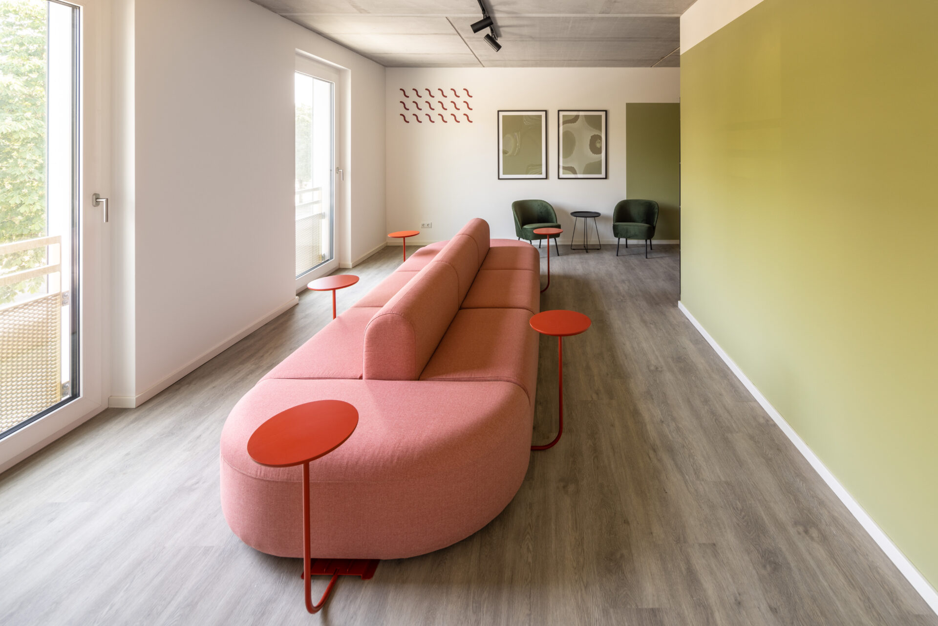 Sitzgelegenheiten im Gemeinschaftsbereich im Wohnhaus für Studierende "GESOcampus"
