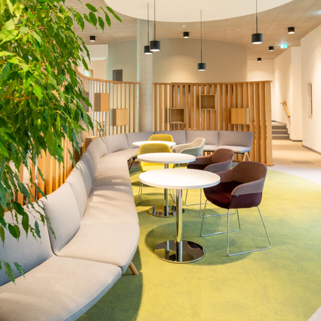 Sitzmöglichkeiten in der GESOBAU-Zentrale